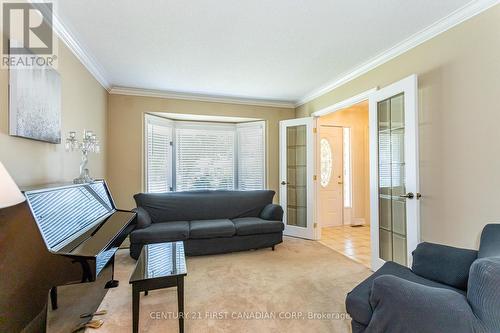 Living Room - 95 Mountainview Crescent, London, ON - Indoor Photo Showing Living Room