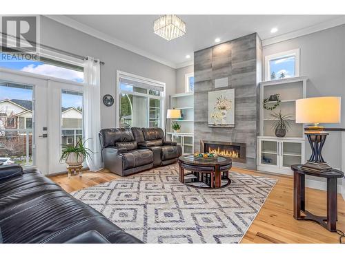 2033 Sunview Drive, West Kelowna, BC - Indoor Photo Showing Living Room With Fireplace