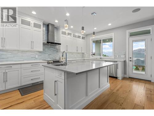 2033 Sunview Drive, West Kelowna, BC - Indoor Photo Showing Kitchen With Upgraded Kitchen