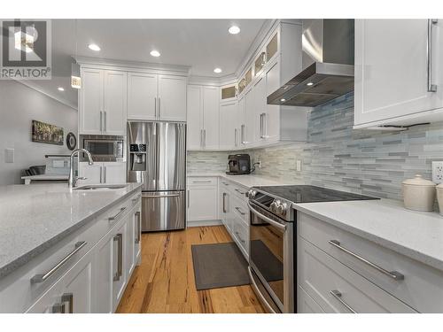 2033 Sunview Drive, West Kelowna, BC - Indoor Photo Showing Kitchen With Upgraded Kitchen