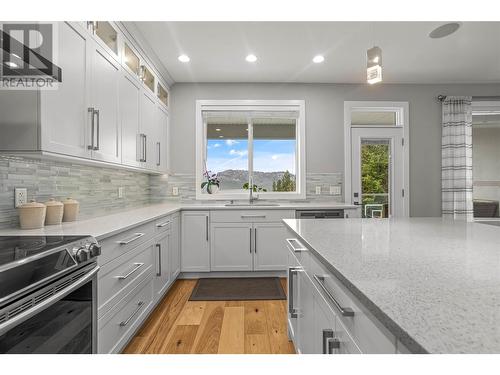 2033 Sunview Drive, West Kelowna, BC - Indoor Photo Showing Kitchen With Upgraded Kitchen