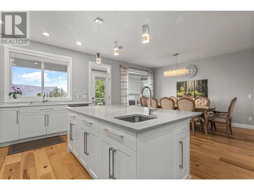 2033 Sunview Drive, West Kelowna, BC - Indoor Photo Showing Kitchen