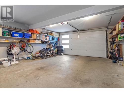 2033 Sunview Drive, West Kelowna, BC - Indoor Photo Showing Garage