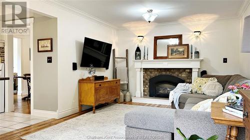 599 King Street West, Chatham, ON - Indoor Photo Showing Living Room With Fireplace