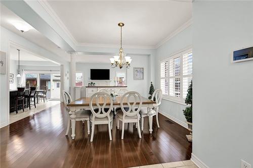 2 Hewitt Drive, Grimsby, ON - Indoor Photo Showing Dining Room