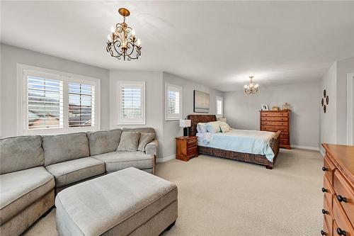 Beautiful Niagara Escarpment views - 2 Hewitt Drive, Grimsby, ON - Indoor Photo Showing Living Room