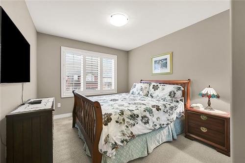 2nd bedroom - 2 Hewitt Drive, Grimsby, ON - Indoor Photo Showing Bedroom