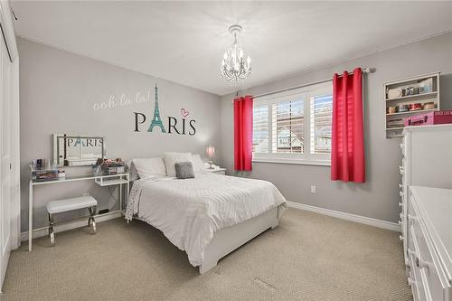 3rd bedroom - 2 Hewitt Drive, Grimsby, ON - Indoor Photo Showing Bedroom