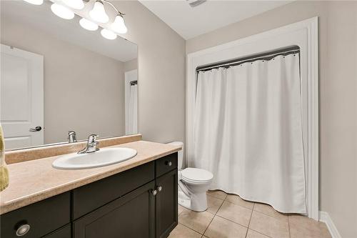 Bedroom level 4-piece bathroom - 2 Hewitt Drive, Grimsby, ON - Indoor Photo Showing Bathroom