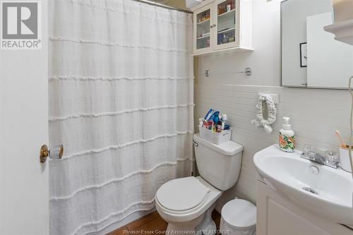 103 Erie, Kingsville, ON - Indoor Photo Showing Bathroom