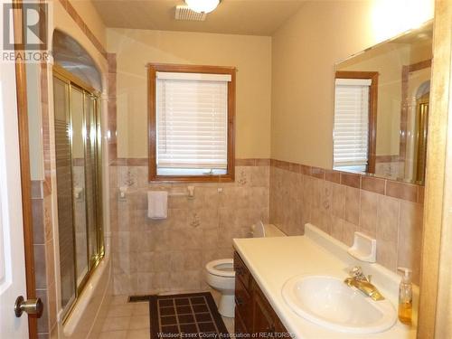 40 Worchester Avenue, Leamington, ON - Indoor Photo Showing Bathroom