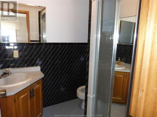 40 Worchester Avenue, Leamington, ON - Indoor Photo Showing Bathroom