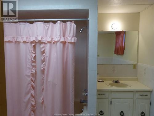 40 Worchester Avenue, Leamington, ON - Indoor Photo Showing Bathroom