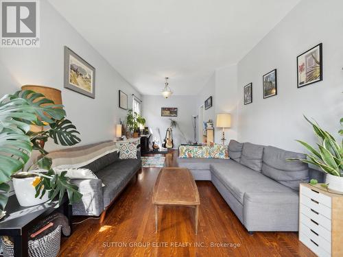 386 Westmoreland Avenue N, Toronto, ON - Indoor Photo Showing Living Room