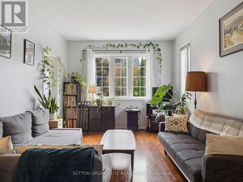 386 Westmoreland Avenue N, Toronto, ON - Indoor Photo Showing Living Room