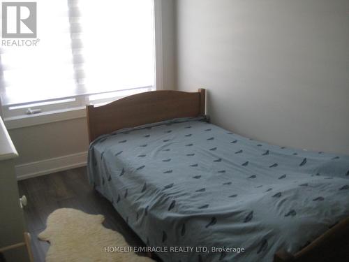 601 Mermaid Crescent, Mississauga, ON - Indoor Photo Showing Bedroom