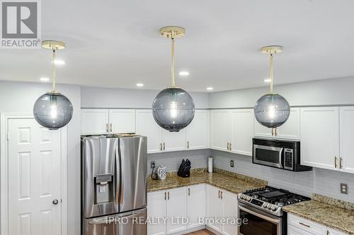 2063 Deer Park Road, Oakville (West Oak Trails), ON - Indoor Photo Showing Kitchen With Stainless Steel Kitchen With Upgraded Kitchen