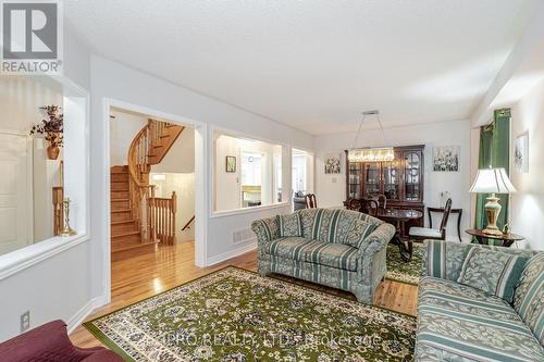 2063 Deer Park Road, Oakville (West Oak Trails), ON - Indoor Photo Showing Living Room