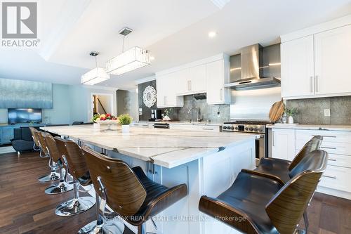 91 Hedge Lawn Drive, Grimsby, ON - Indoor Photo Showing Kitchen With Upgraded Kitchen