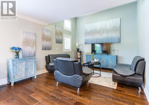 91 Hedge Lawn Drive, Grimsby, ON - Indoor Photo Showing Living Room