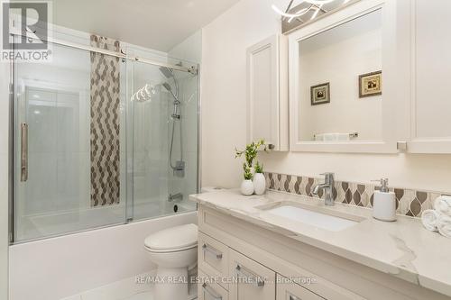 91 Hedge Lawn Drive, Grimsby, ON - Indoor Photo Showing Bathroom