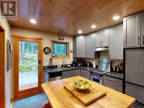 1599 Boar'S Nest Road, Powell River, BC - Indoor Photo Showing Kitchen