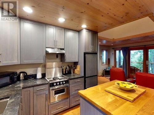 1599 Boar'S Nest Road, Powell River, BC - Indoor Photo Showing Kitchen With Upgraded Kitchen