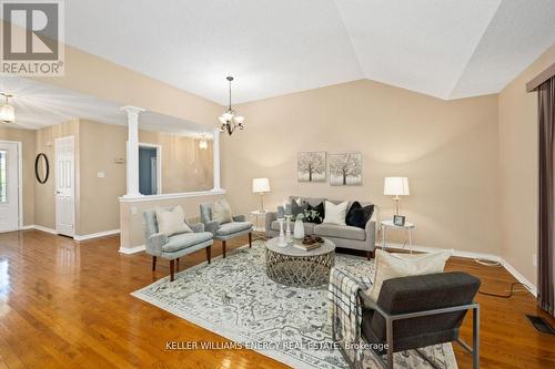 54 Hinkley Trail, Clarington, ON - Indoor Photo Showing Living Room