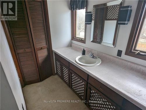 60 Eastman Avenue, London, ON - Indoor Photo Showing Bathroom