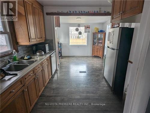 60 Eastman Avenue, London, ON - Indoor Photo Showing Kitchen With Double Sink