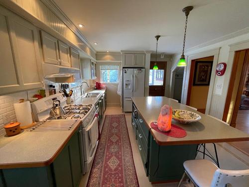 7298 18Th Street, Grand Forks, BC - Indoor Photo Showing Kitchen