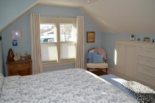 7298 18Th Street, Grand Forks, BC - Indoor Photo Showing Bedroom