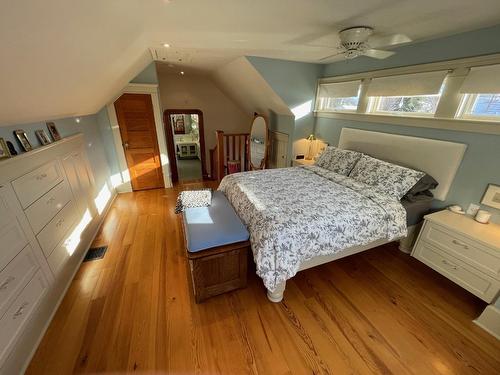 7298 18Th Street, Grand Forks, BC - Indoor Photo Showing Bedroom