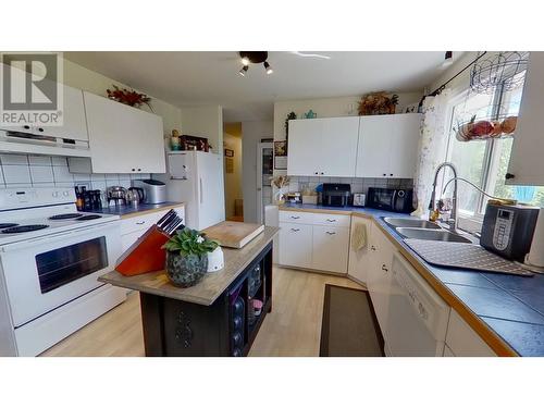 10211 103 Avenue, Fort St. John, BC - Indoor Photo Showing Kitchen With Double Sink