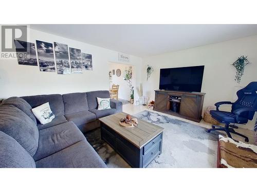 10211 103 Avenue, Fort St. John, BC - Indoor Photo Showing Living Room