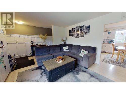 10211 103 Avenue, Fort St. John, BC - Indoor Photo Showing Living Room