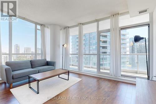 1708 - 66 Forest Manor Road, Toronto, ON - Indoor Photo Showing Living Room