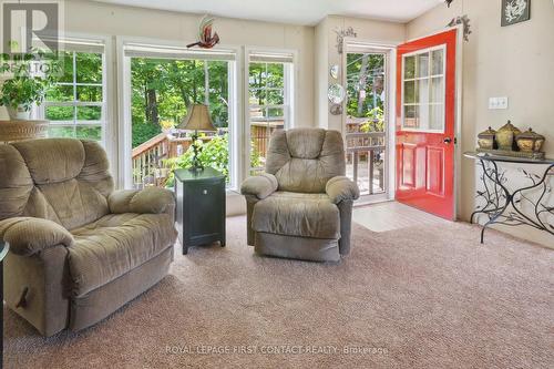 61 - 4976 25 Th Sideroad, Essa, ON - Indoor Photo Showing Living Room