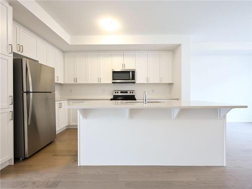 4045 Saida Street, Mississauga, ON - Indoor Photo Showing Kitchen