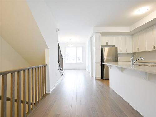 4045 Saida Street, Mississauga, ON - Indoor Photo Showing Kitchen