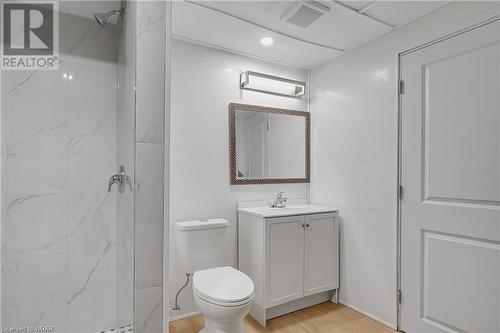 742 Walter Street Unit# C, Cambridge, ON - Indoor Photo Showing Bathroom