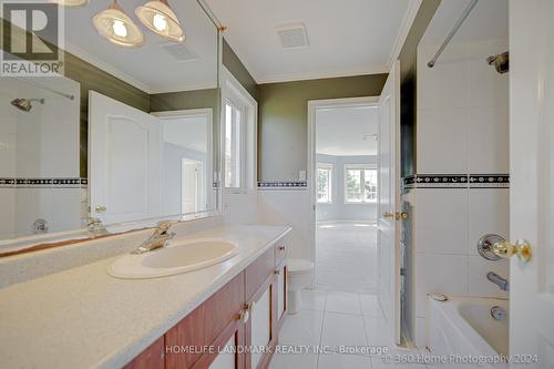 7 Earl Grey Court, Richmond Hill, ON - Indoor Photo Showing Bathroom