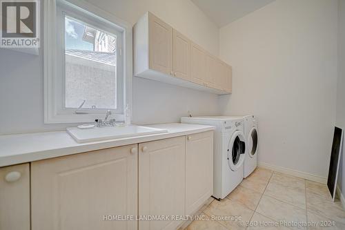 7 Earl Grey Court, Richmond Hill, ON - Indoor Photo Showing Laundry Room