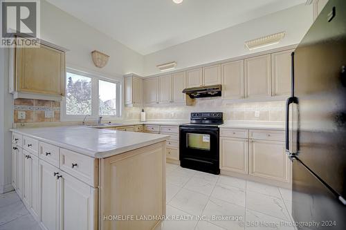 7 Earl Grey Court, Richmond Hill, ON - Indoor Photo Showing Kitchen