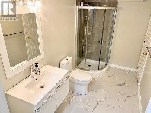 1B - 6421 Donway Drive, Mississauga, ON - Indoor Photo Showing Bathroom