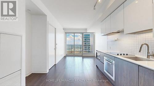 6006 - 898 Portage Parkway, Vaughan (Vaughan Corporate Centre), ON - Indoor Photo Showing Kitchen With Upgraded Kitchen