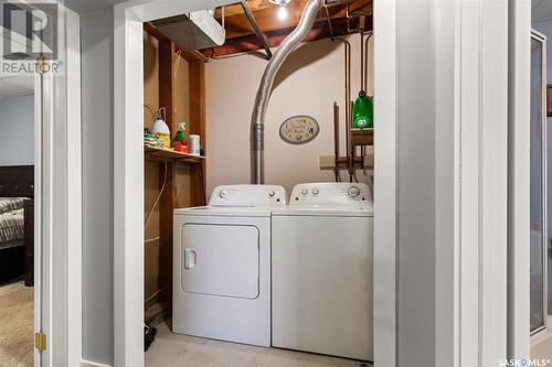 1273 Grace Street, Moose Jaw, SK - Indoor Photo Showing Laundry Room