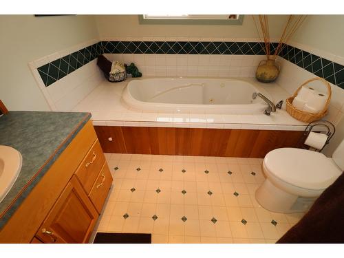 3185 Ward Road, Grand Forks, BC - Indoor Photo Showing Bathroom