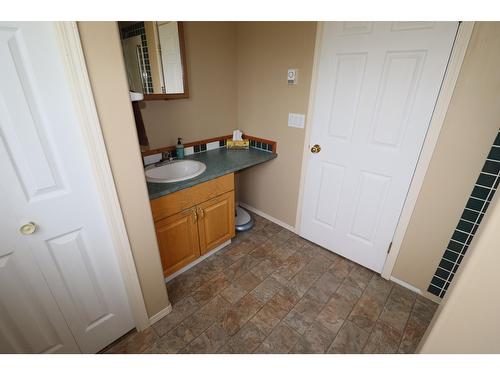 3185 Ward Road, Grand Forks, BC - Indoor Photo Showing Bathroom