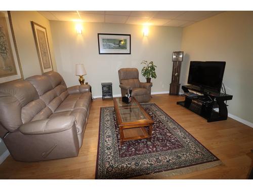 3185 Ward Road, Grand Forks, BC - Indoor Photo Showing Living Room